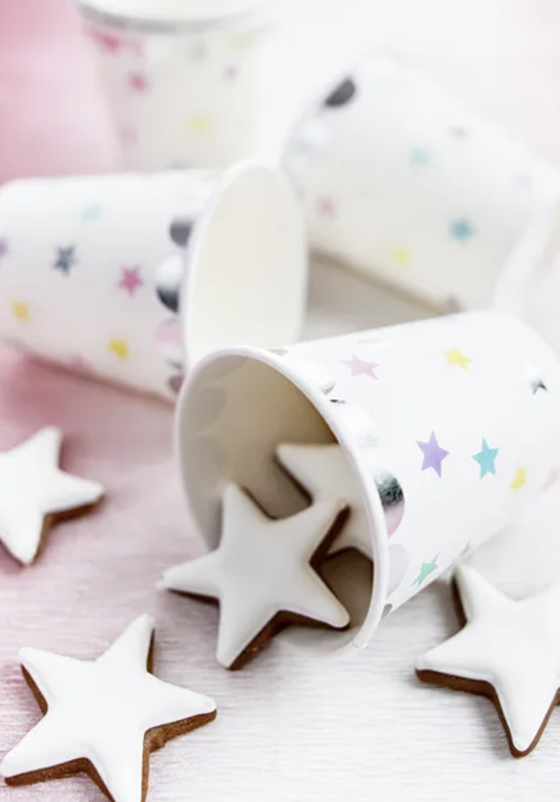 Party Becher Weiss-Silber mit Pastell-Punkten, 6er Pack kinderparties-shop