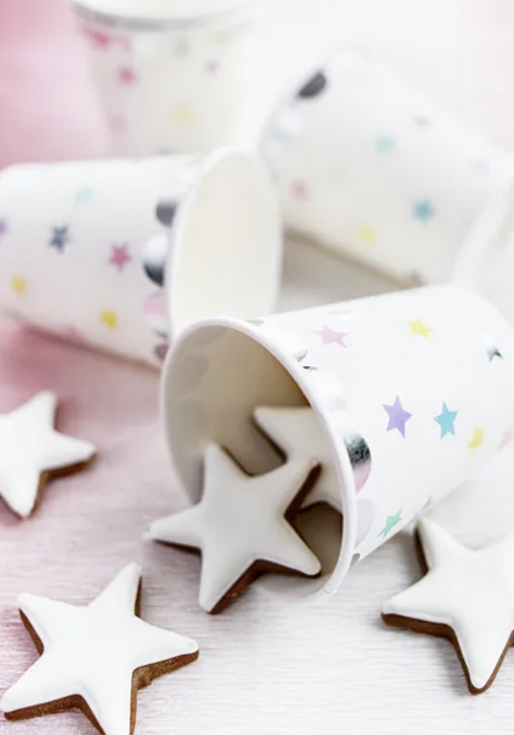 Party Becher Weiss-Silber mit Pastell-Punkten, 6er Pack kinderparties-shop