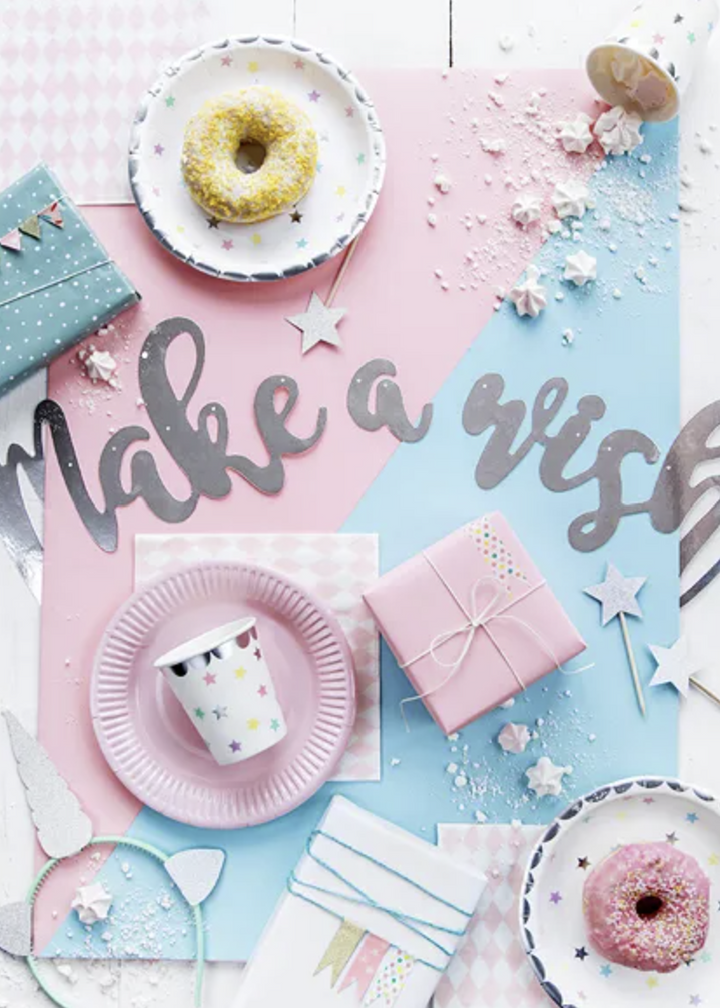 Party Becher Weiss-Silber mit Pastell-Punkten, 6er Pack kinderparties-shop