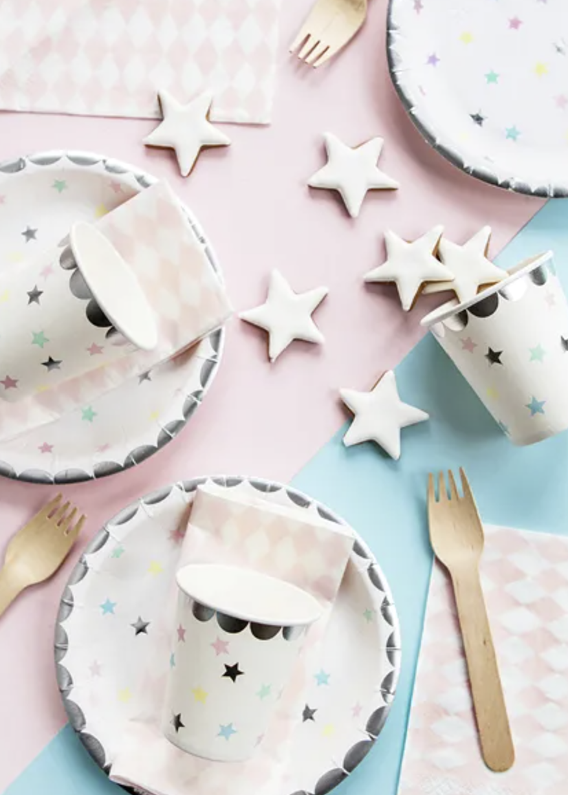 Party Becher Weiss-Silber mit Pastell-Punkten, 6er Pack kinderparties-shop