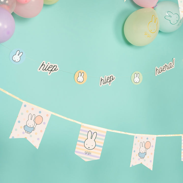 Buchstabenkette "Hiep hiep hoera", Miffy Pastell, 2.65m kinderparties-shop