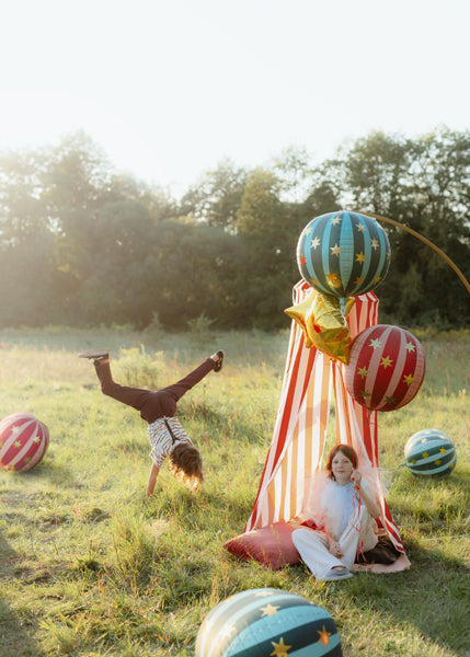 Kugel-Folienballon-mit-Sternen-Rot-und-Gold-50-cm