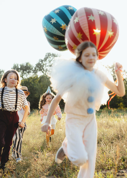 Kugel-Folienballon-mit-Sternen-Rot-und-Gold-50-cm