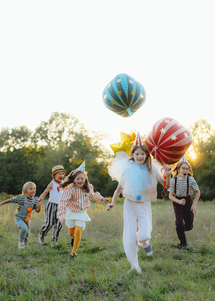 Kugel-Folienballon-mit-Sternen-Rot-und-Gold-50-cm