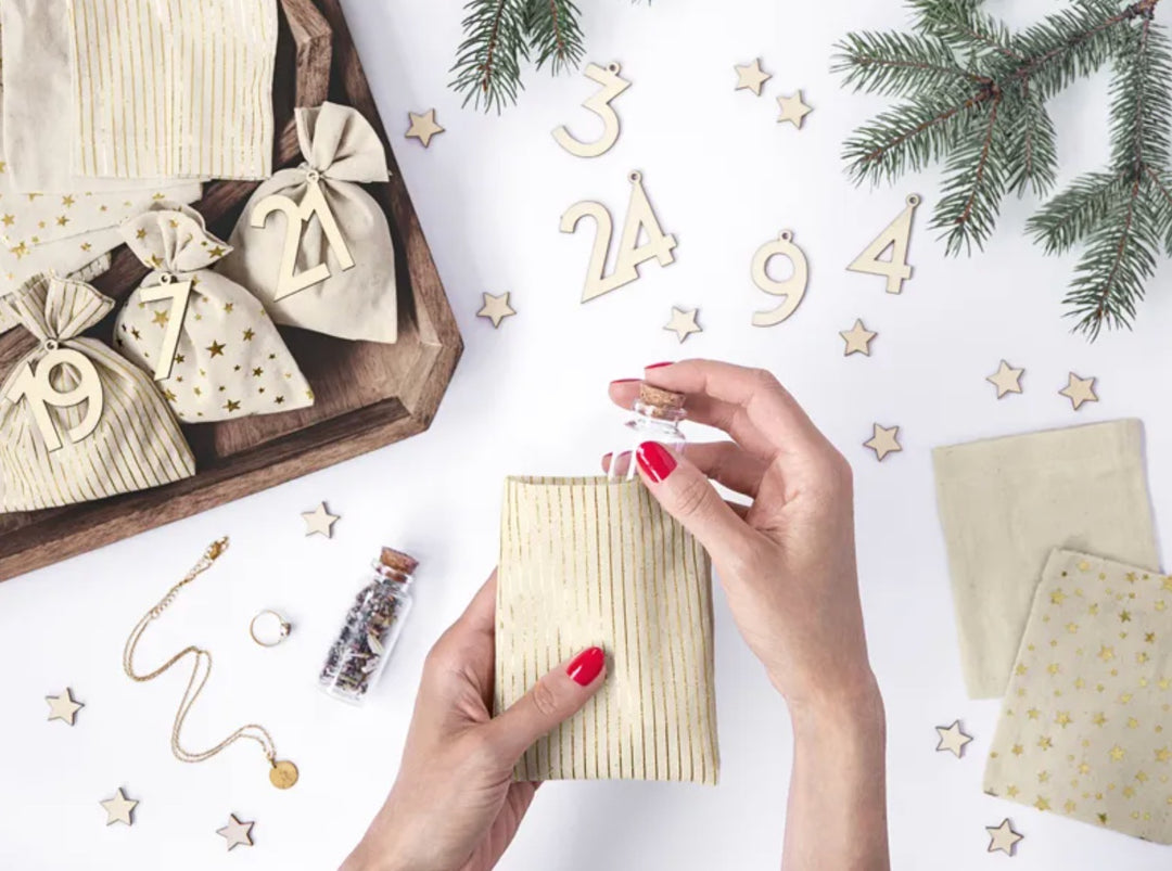 Adventskalender DIY Set, kleine Baumwoll-Säckchen zum Befüllen, mit 24 Holzzahlen, 72-teilig