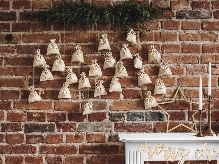 Adventskalender DIY Set, kleine Baumwoll-Säckchen zum Befüllen, mit 24 Holzzahlen, 72-teilig