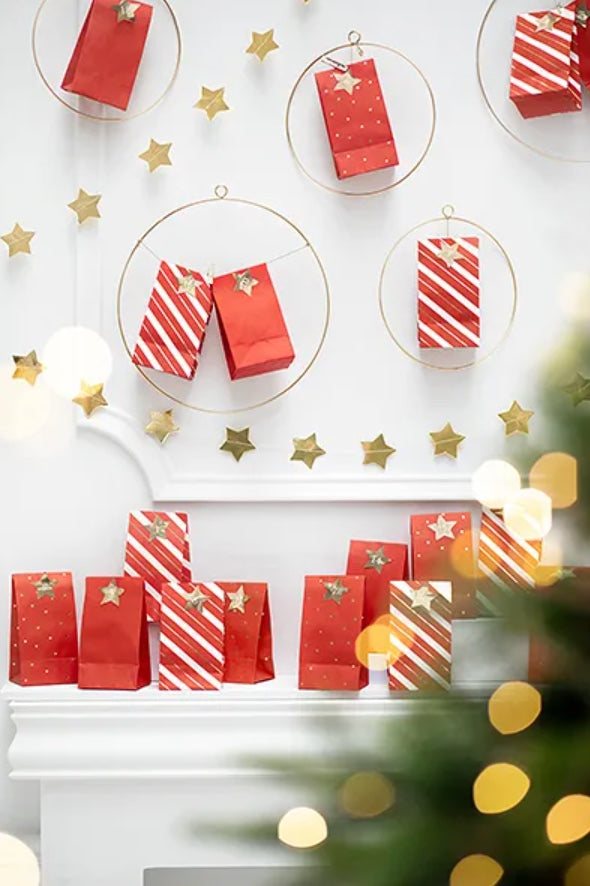 Adventskalender DIY Set, Papier Tüten zum Befüllen, Rot & Gold, mit Aufklebern, 48-teilig
