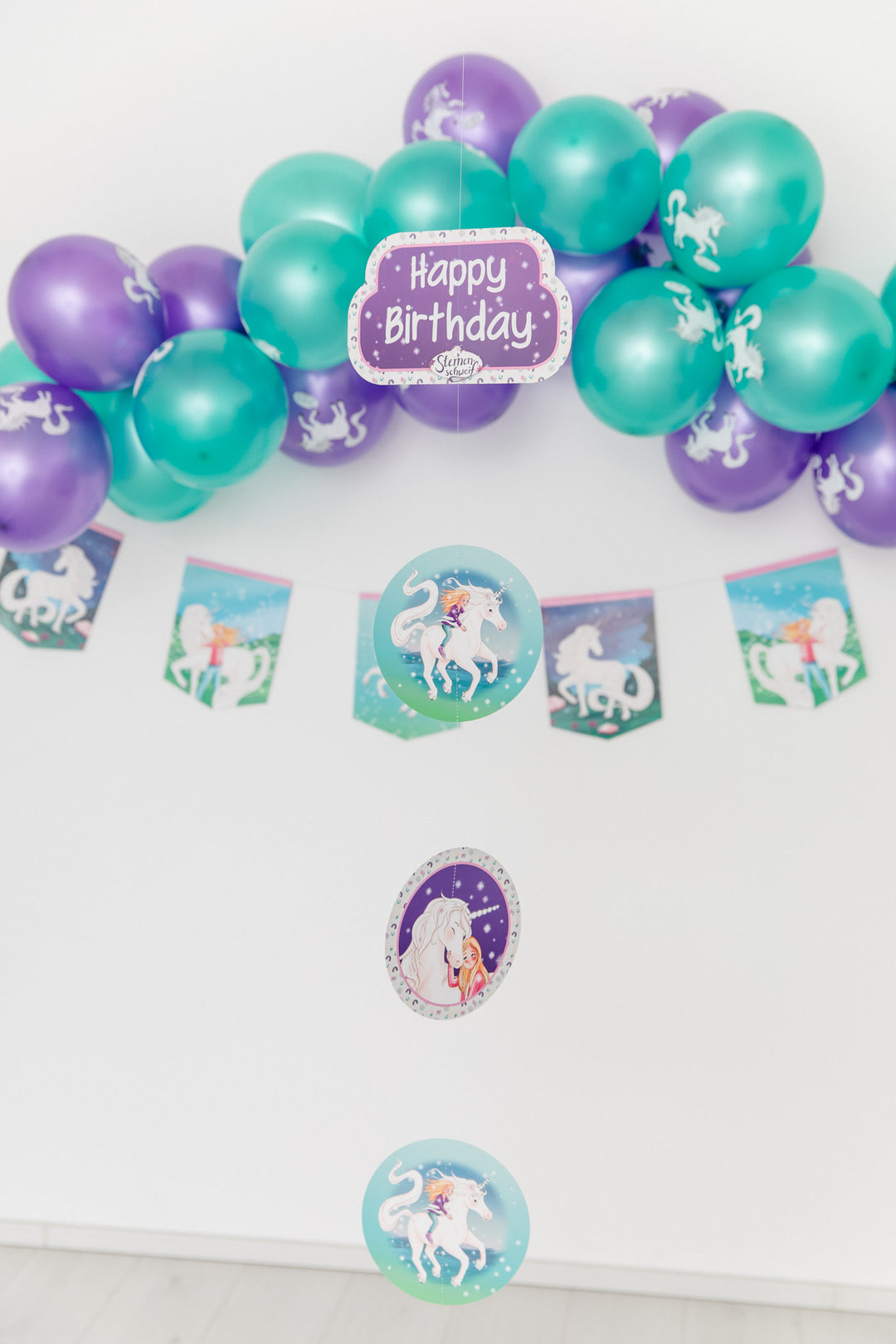 Sternenschweif Einhorn Girlande/ Deckenanhänger Happy Birthday, 1.5m kinderparties-shop