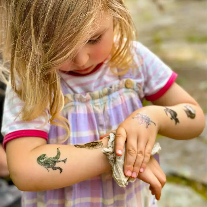 Metallic Tattoos Pferde, Tapier Ella, Mitgebsel, 1 Karte, 15 Tattoos kinderparties-shop