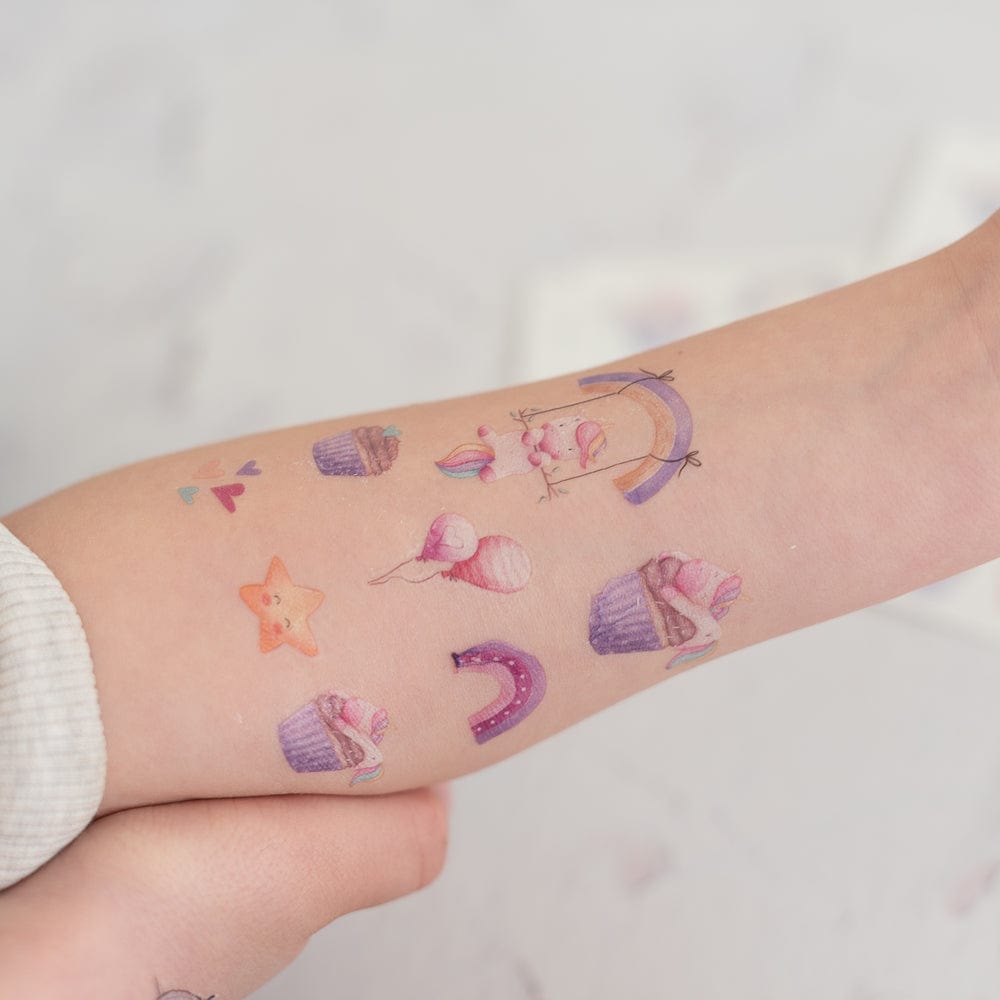 Einhorn-Tattoos-10-Boegen