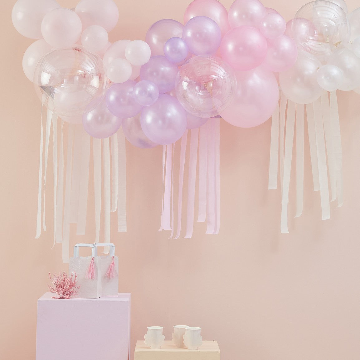 Ballongirlande, Pastell, rosa-violett-weiss, 50 Ballone inkl. passendem Kreppapier